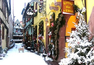 La rue de l'Hôtel en période de Noël